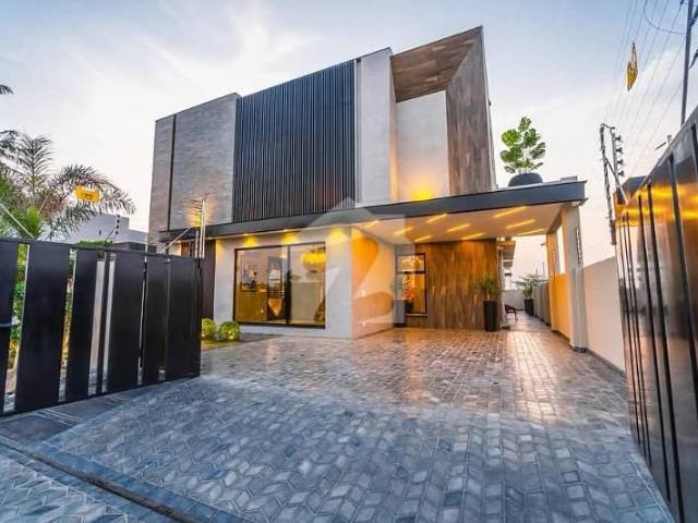 1 kanal brand new futuristic designer bungalow for sale