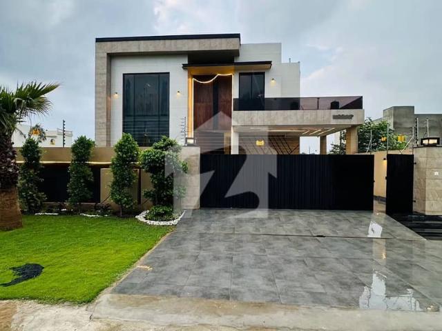 1 Kanal Brand New Levish House For Rent Phase 6 Top Location
