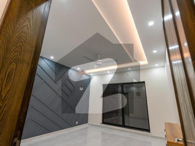 1 Kanal Brand New Luxury Ultra Modern Style With Direct Meeting Available For Sale in Airline Society Airline Housing Society