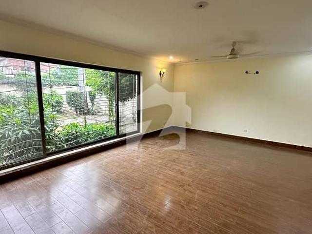 1 Kanal Commercial House For Rent