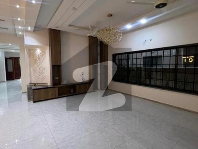 1 Kanal designer house with 5 bed and 6 bathrooms and 10 kva solar available for rent DHA Defence Phase 2