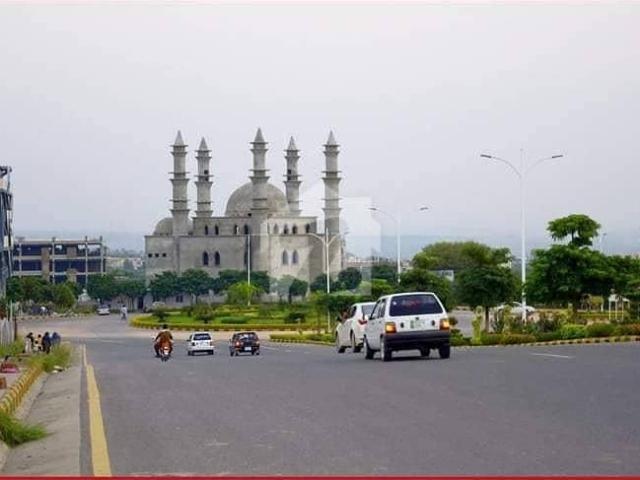 1 Kanal Developed & Possession Plot Near Main Boulevard Available For Sale In Gulberg Islamabad