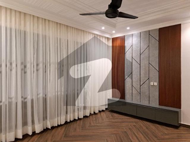 1 Kanal Double Unit Corner House For Sale At 100 Feet Road DHA Phase 7 Block T