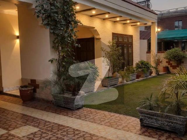 1 Kanal Modern House For Rent In DHA Phase 1 Prime Location