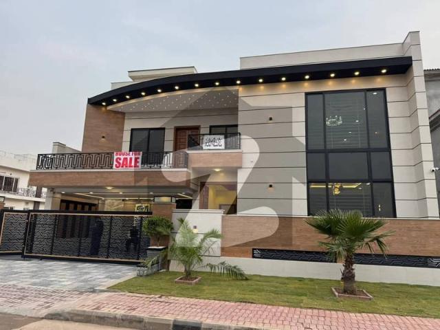 1 Kanal Double Heighted Designer House For Sale 60 Feet Road