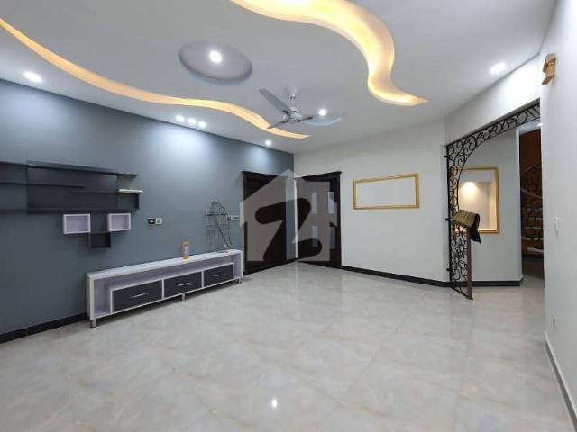 1 Kanal Double Storey House 6 Bedrooms With Attached Bathroom Servant Room /3 Cars Parking All Facilities In Life Available Electric City Water Gas