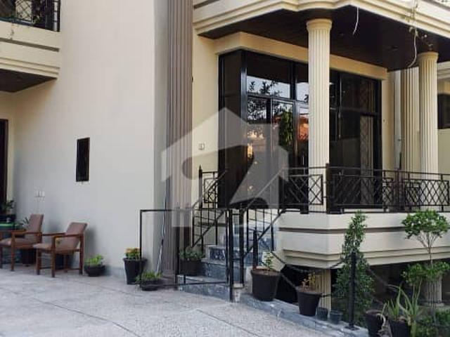 1 Kanal Double Storey House Available for Rent Spacious Family Home | Beautiful Garden | Prime Location