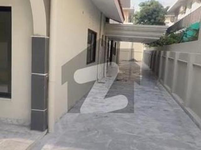 1 Kanal Executive House for Rent F 10/4 5 Bed, 8 Parking F 10