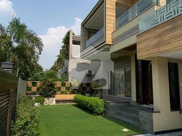 1 kanal extra ordinary luxury fully furnished house with basement urgent for sale