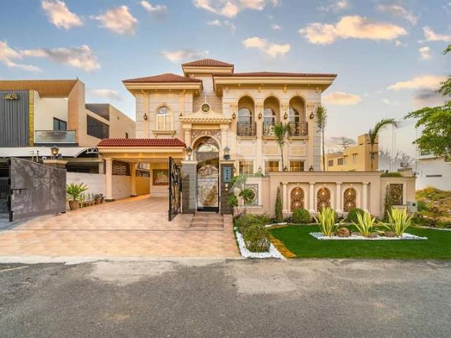 1 kanal eye catching semi furnished splendid house of dha lahore