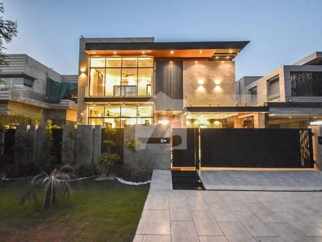 1 kanal eye catching superb luxury bungalow for sale on top location