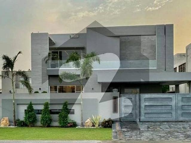 1 kanal elegant and fully maintained super hot located bungalow is available in the best block of dha lahore