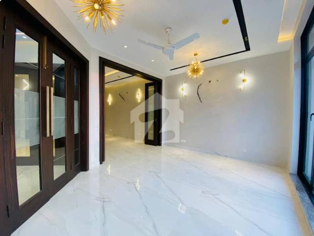 1 kanal elegant and fully maintained super hot located bungalow is available in the best block of dha lahore