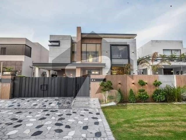 1 kanal elegant and fully maintained super hot located bungalow is available in the best block of dha lahore