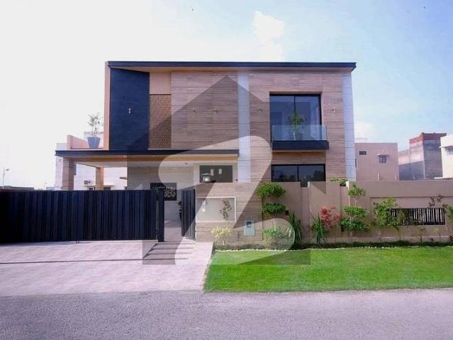 1 kanal elegant and fully maintained super hot located bungalow is available in the best block of dha lahore