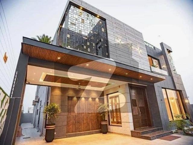 1 kanal elegant and fully maintained super hot located bungalow is available in the best block of dha lahore