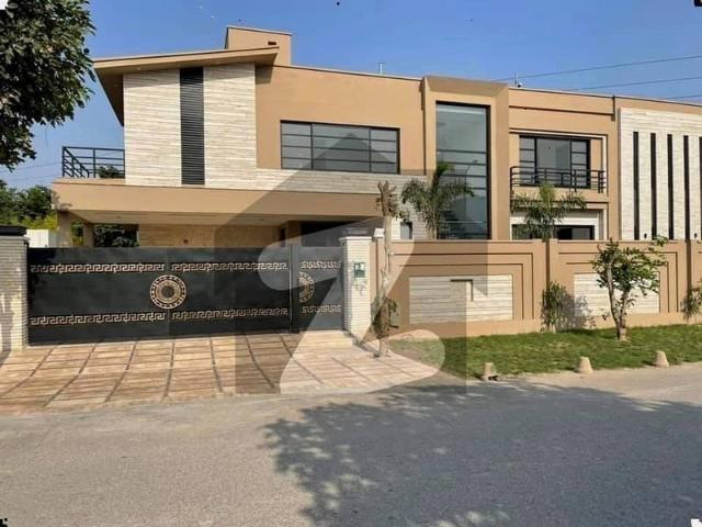 1 kanal elegant and fully maintained super hot located bungalow is available in the best block of dha phase 3 lahore