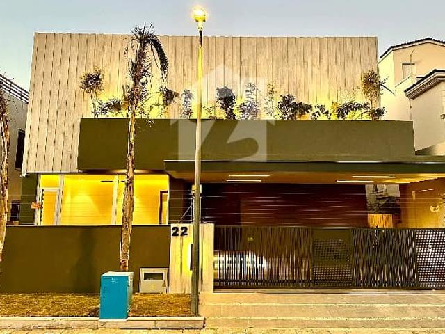 1 Kanal Elegant Design Bungalow Up For Sale