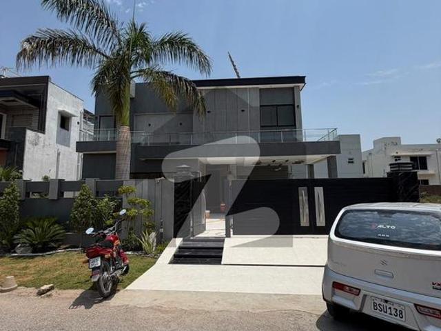 1 kanal elegant & fully maintained super hot located bungalow near to dolmen mall is available in dha, lahore | 7 acs installed dha phase 6