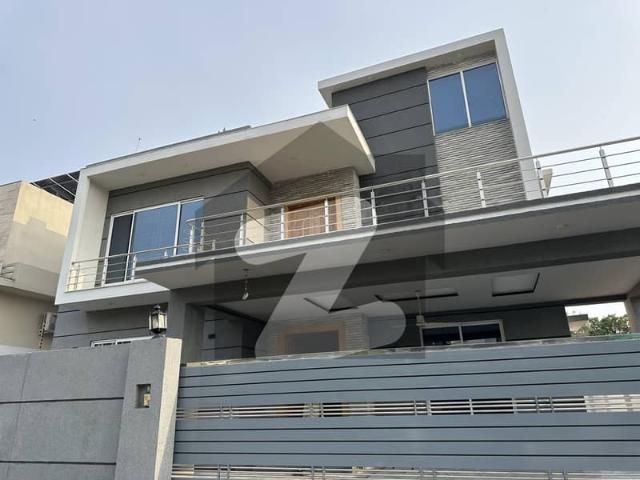 1 Kanal Full House For Sale 8 Bedroom 3 Unit House