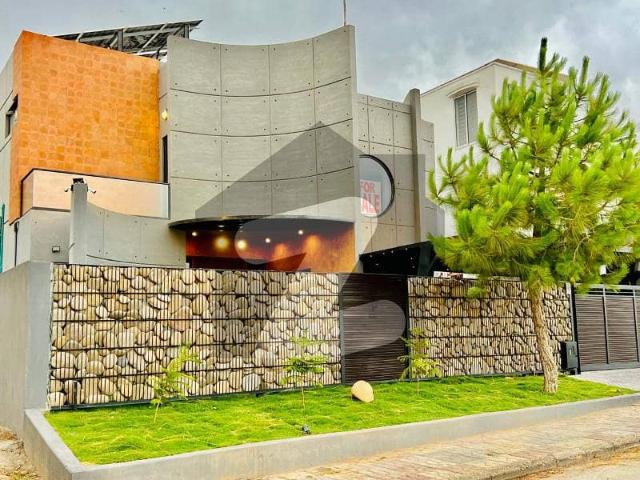 1 kanal fully furnish designer house on very prime location up for sale
