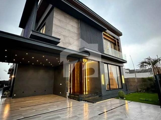 1 Kanal Fully Furnished100% Orignal Pick House For Rent Near Park Hot Location