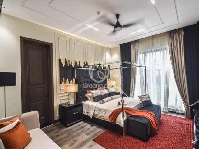 1 kanal fully furnished white royal palace with 1 kanal beautiful lawn for sale near to raya