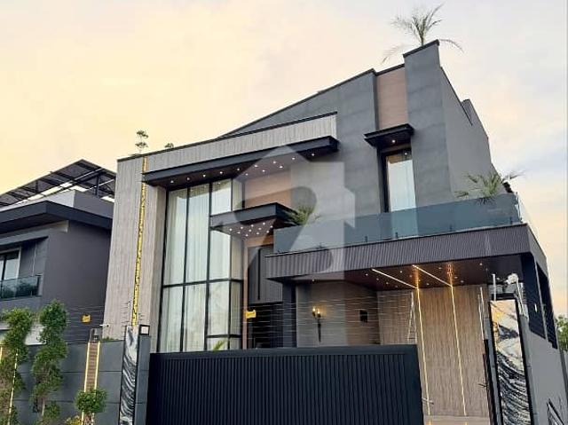 1 Kanal Fully Furnished Full Basement House