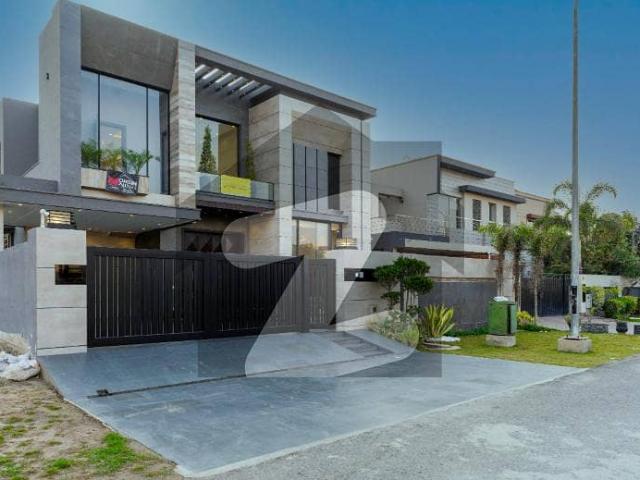 1 Kanal Fully Furnished Luxury House Double Height Lobby Open TV Lounge Prime Location