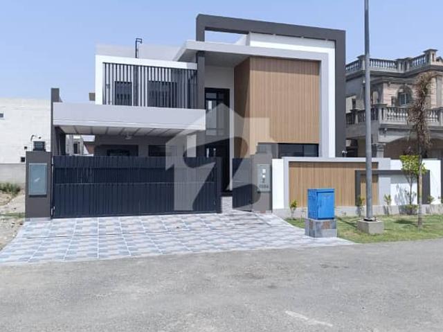 1 Kanal Fully Furnished Modern House for Sale
