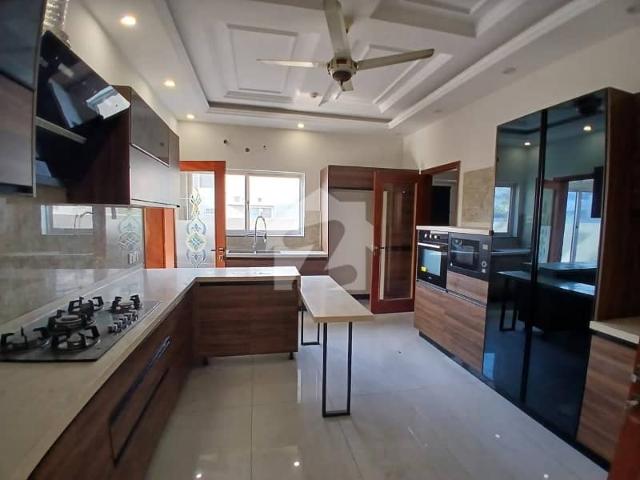 1 Kanal Full Besament House For Rent In Dha Phase6 Hote Location Near By Park School Masjid