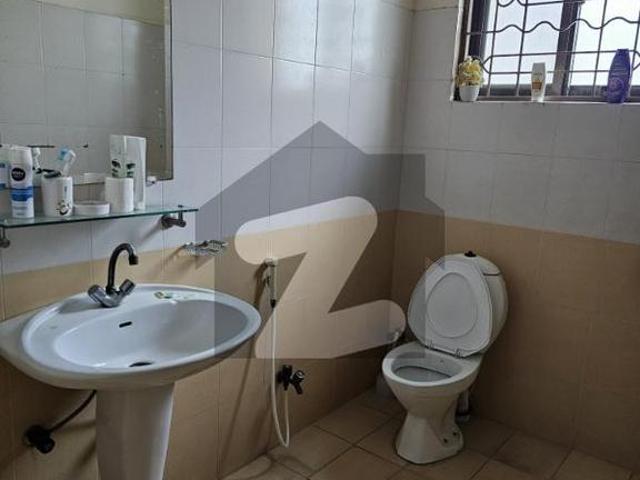 1 kanal full house rent availble for rent 5 bed wapda town phase 1