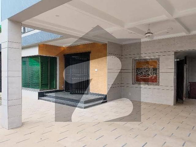 1 Kanal Facing Park House Is Available For Sale In PAF Falcon Complex Gulberg 3 Lahore
