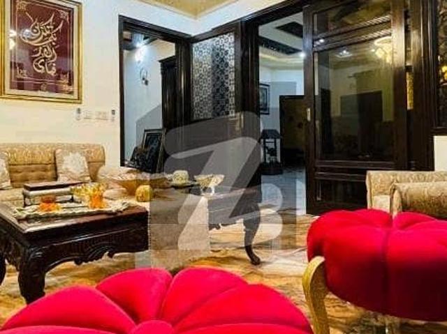 1 kanal facing park luxury house available for sale at hot location