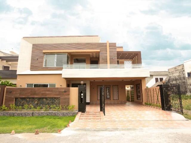1 Kanal Facing Park Ultra Modern Double Unit Super Hot Location Solid Lahore WAPDA TOWN ID 79331