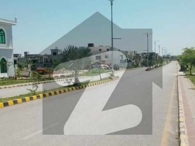 1 Kanal Grey Structure Phaf Officer Residencia Kurri Road 6 Bad Rooms 2 Drawing Room 2 Tv Lounge 2 Kitchen 2 Servant Room With Bath 3 Care Parking Electricity Water All Facilities Of Life Available PHAF Officers Residencia