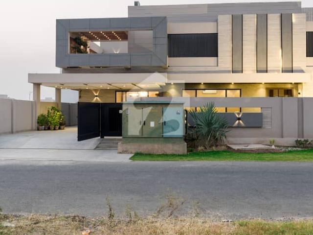 1 Kanal House at Prime Location