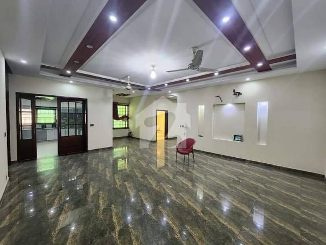 1 kanal house available for rent for family