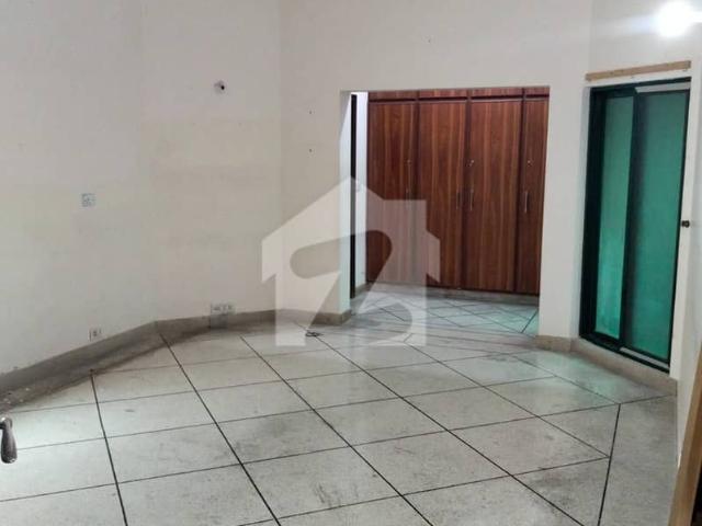 1 kanal house available for rent model town block g