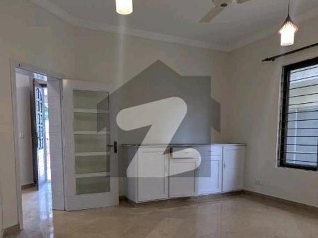 1 Kanal House For Grabs In E 11/3