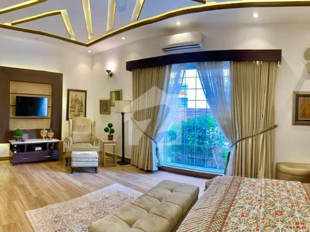 1 kanal house for rent on best location of lahore