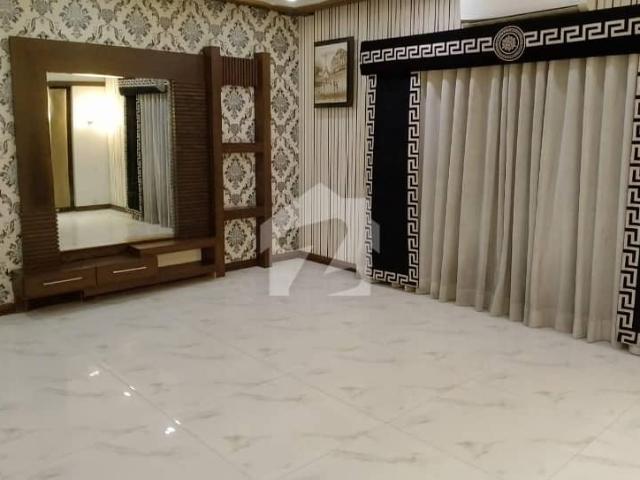 1. kanal house. For. rent available in. Dha eme society lahore 5 master bedroom room dining room. Dinning area 2 TV Launch 2 Kichan store. Podar washroom giraj Taris Laundry Areas servant quarter Block. E. Rent Demand 260000
