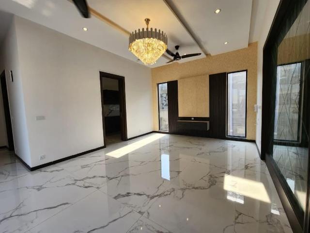 1 Kanal House for Sale