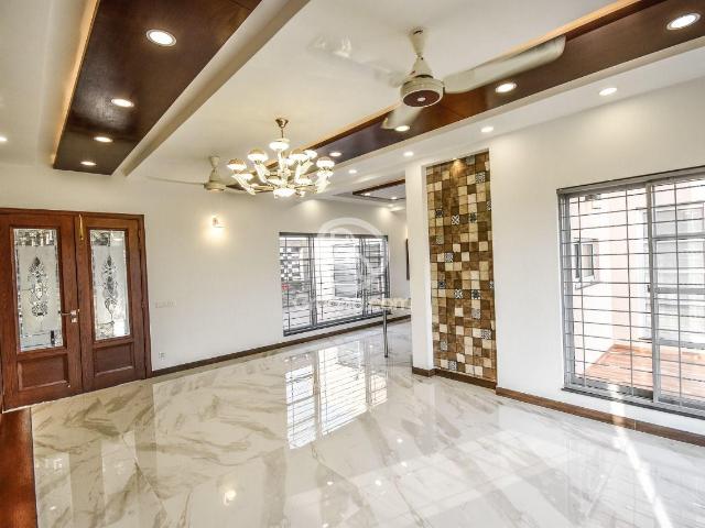 1 Kanal House for Sale