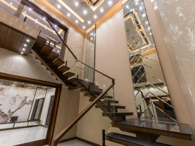 1 Kanal House for Sale