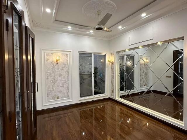 1 Kanal House for Sale
