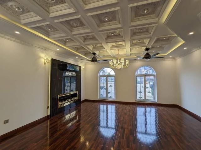 1 Kanal House for Sale