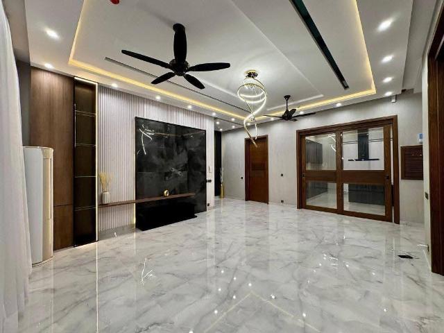 1 Kanal House for Sale