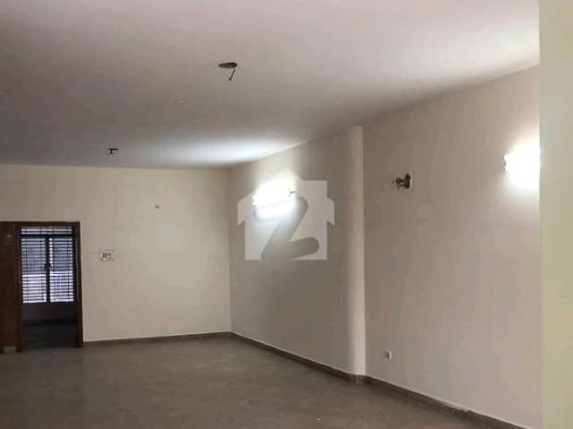 1 Kanal House Ideally Situated In Garden Town