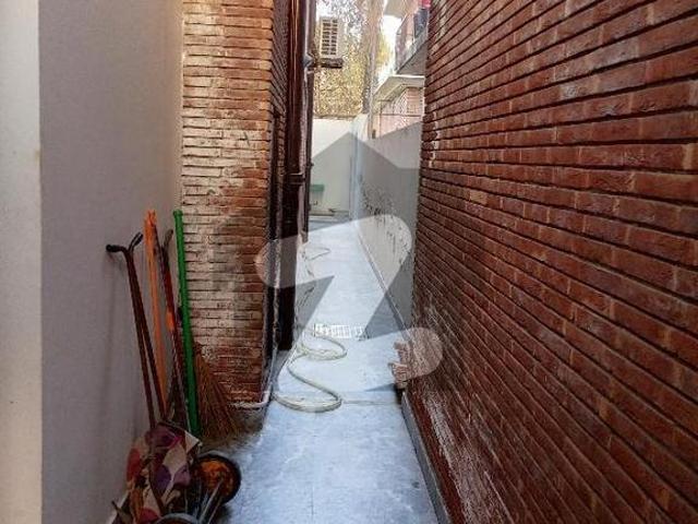 1 kanal house in main road for rent video available i. T office school collage prefer solid building interested client contact only paf colony